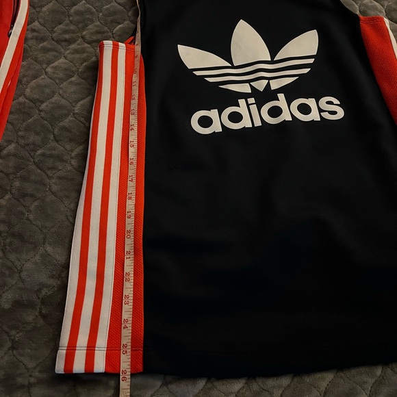 This is a 3 piece adidas track set red,navy and white in a size M - Picture 12 of 15